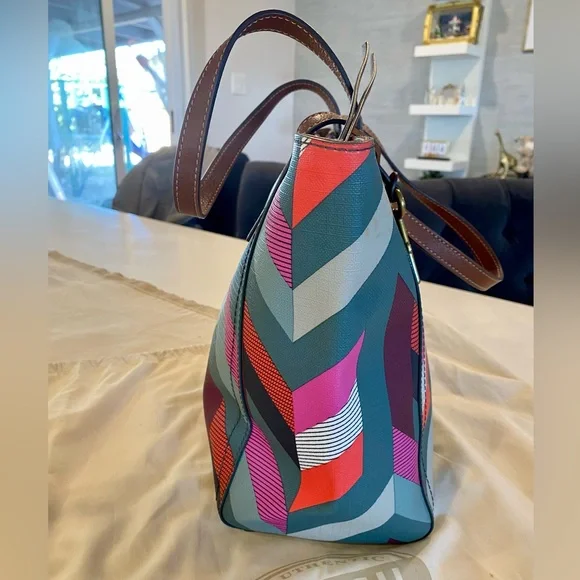 Fossil Tote - Picture 4 of 13